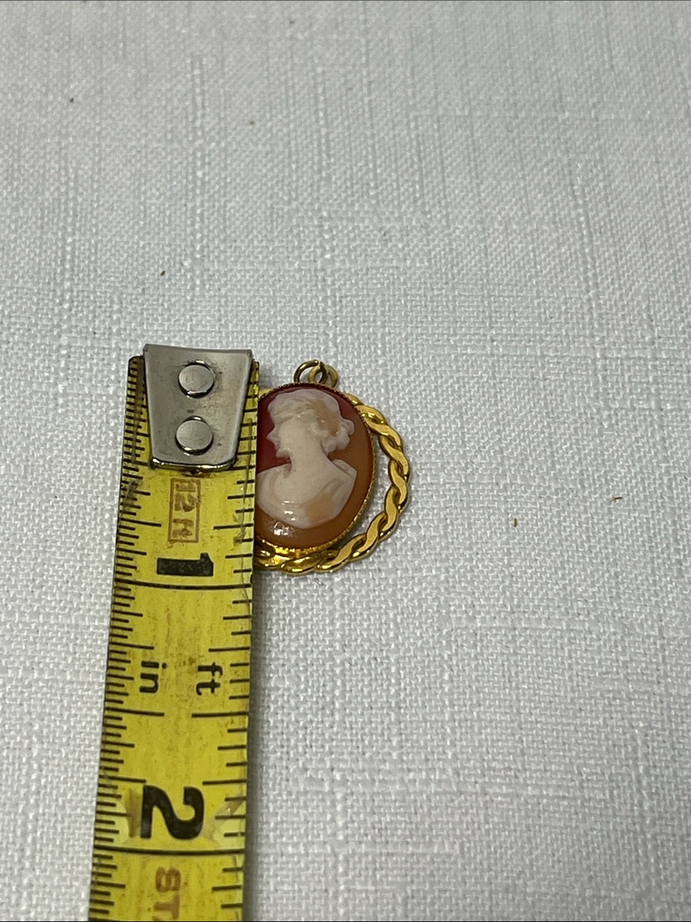 Vintage Gold-Tone Cameo Pendant Necklace Charm in Peach and Cream - Picture 3 of 3